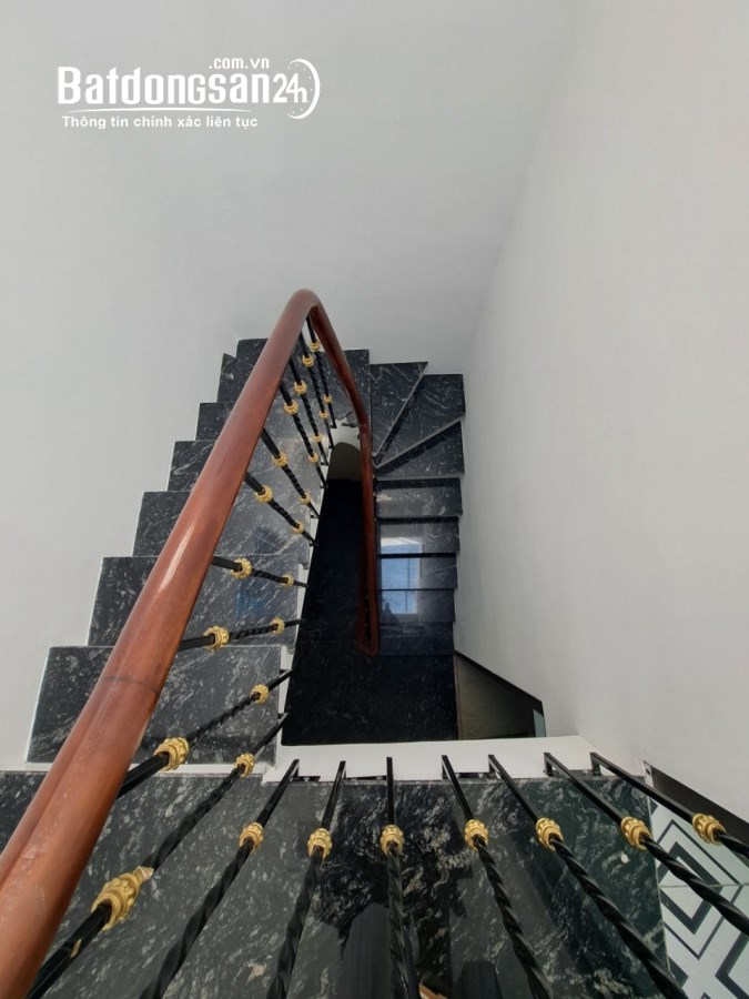  BÁN NHÀ 4 tầng Phố Đại Cồ Việt, Hai Bà Trưng 20m2 giá 1.8TỶ. 