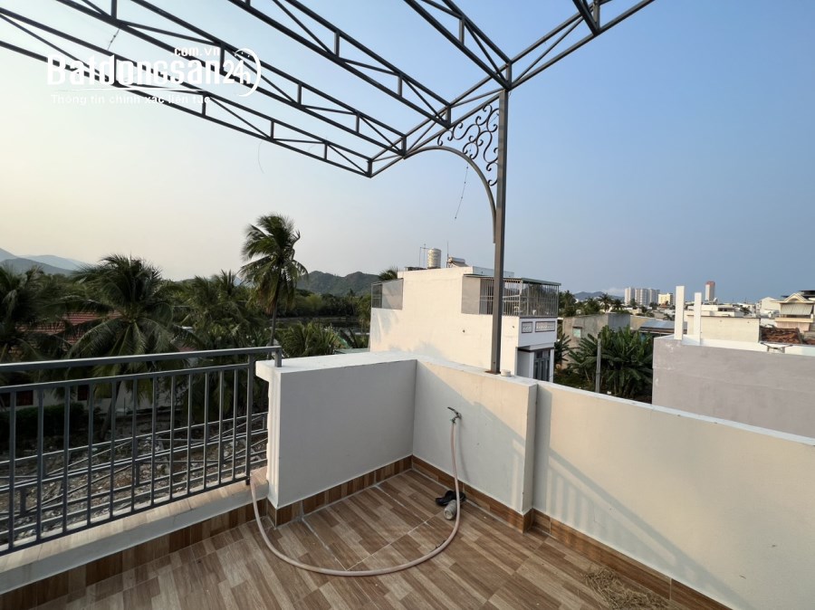 Bán nhà 3 tầng hẻm ô tô đường 2/4 - P. Vạn Thắng - TTTP Nha Trang