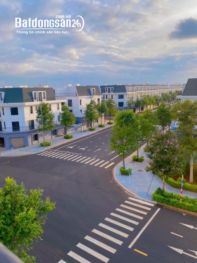 Bán nhà phố vườn 120m2 giá chỉ 4.x tỷ cực tốt. Dự án Ecocity Km7 