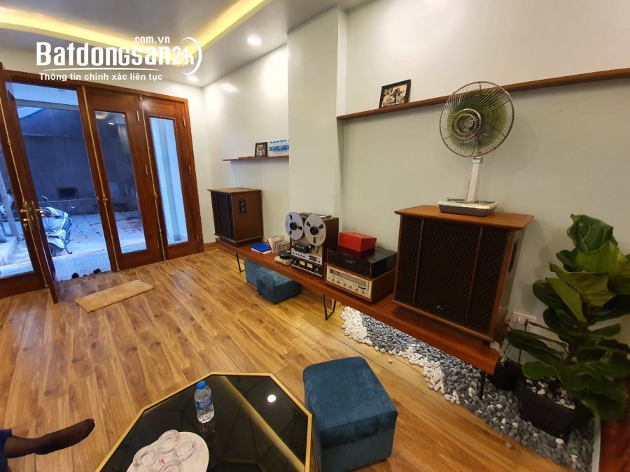 Bán nhà Võng Thị - Tây Hồ nhà đẹp ở ngay 56m 5 tầng 5.95 tỷ