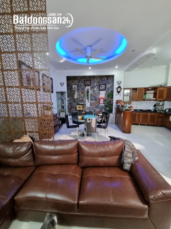 Mặt ngõ Xuân Thủy 65m mt 8.3m kinh doanh văn phòng, ô tô 14.8 tỷ