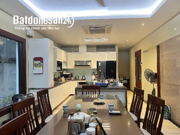Bán gấp Biệt thự Sân Vườn, Phố Yên Lạc, Hàng xóm Times City, 139m,6T, thang máy, 28.4