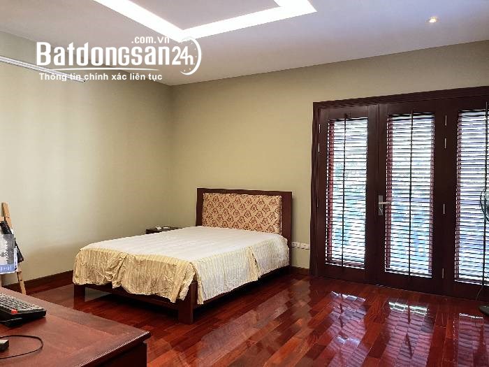 Bán gấp Biệt thự Sân Vườn, Phố Yên Lạc, Hàng xóm Times City, 139m,6T, thang máy, 28.4