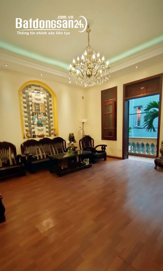 Cần bán gấp - Nhật Chiêu - mặt phố - vỉa hè - 75m2 x 5 Tầng - đối diện hồ Tây