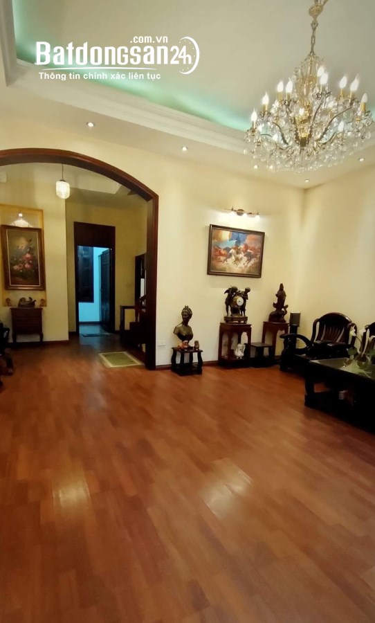 Cần bán gấp - Nhật Chiêu - mặt phố - vỉa hè - 75m2 x 5 Tầng - đối diện hồ Tây