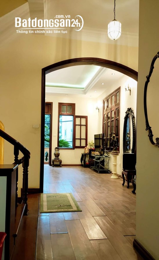 Cần bán gấp - Nhật Chiêu - mặt phố - vỉa hè - 75m2 x 5 Tầng - đối diện hồ Tây
