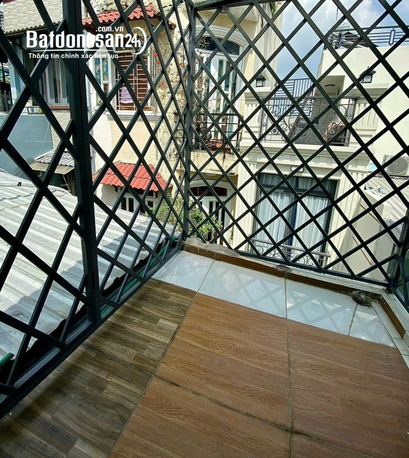 Bán nhà Đường Đoàn Văn Bơ, Quận 4