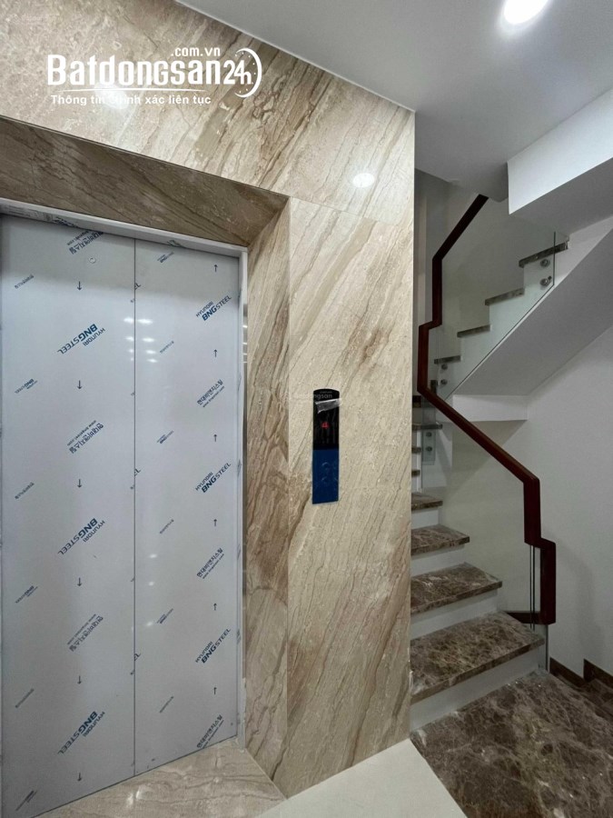 Bán nhà mặt phố Đường Nguyễn Văn Nguyễn, Phường Tân Định, Quận 1