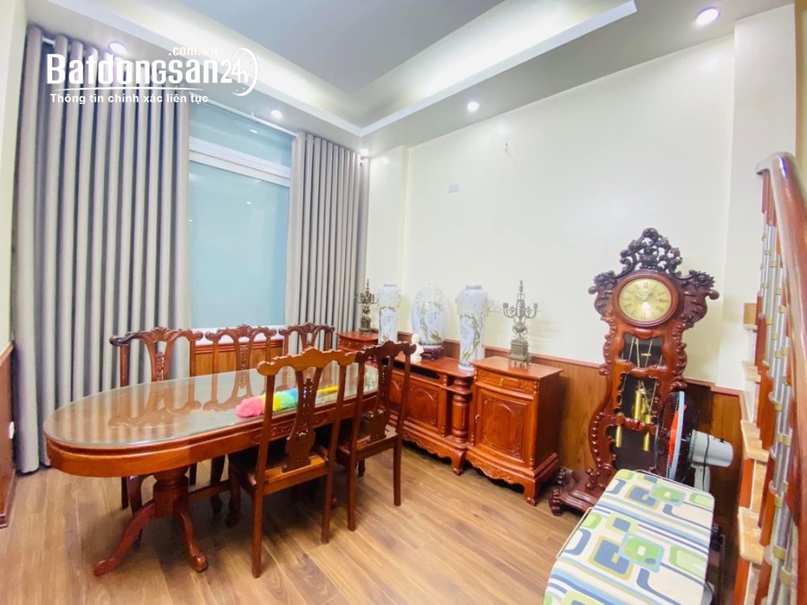 Hạ 500 triệu bán nhà phố Nguyễn Lân 2 mặt tiền view Hồ 42m2, 5 tầng khu phân lô Quân 