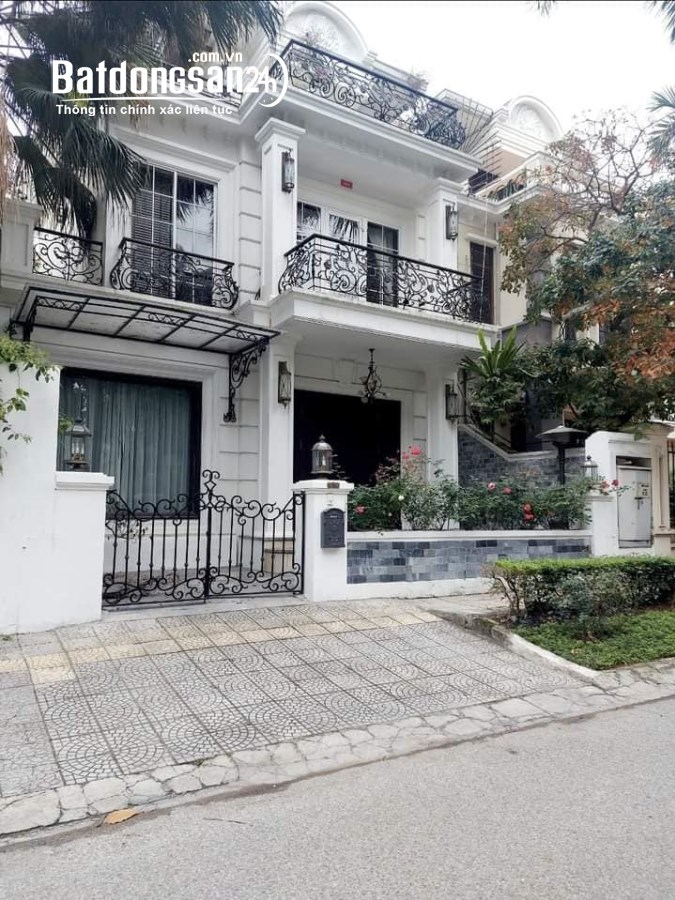Bán biệt thự sân vườn - Lạc Long Quân - Ciputra - 180m2 x 3 tầng - MT 9m - Gara ô tô