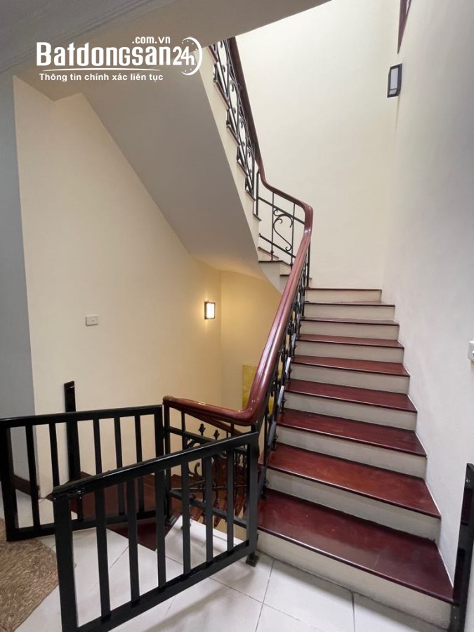Bán biệt thự sân vườn - Lạc Long Quân - Ciputra - 180m2 x 3 tầng - MT 9m - Gara ô tô