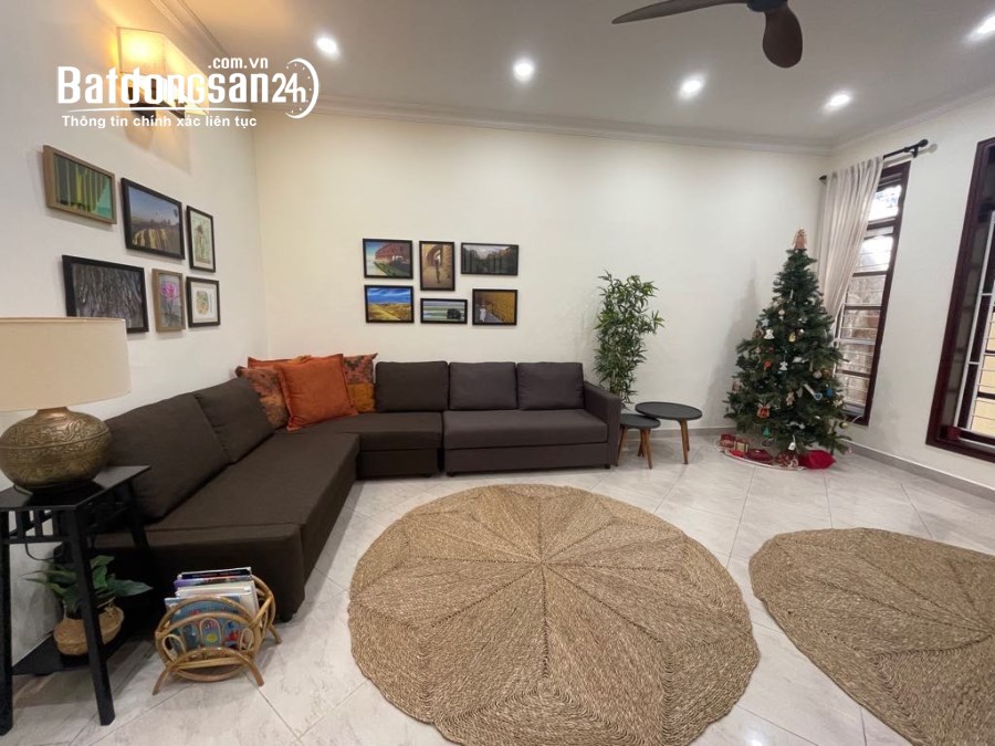 Bán biệt thự sân vườn - Lạc Long Quân - Ciputra - 180m2 x 3 tầng - MT 9m - Gara ô tô