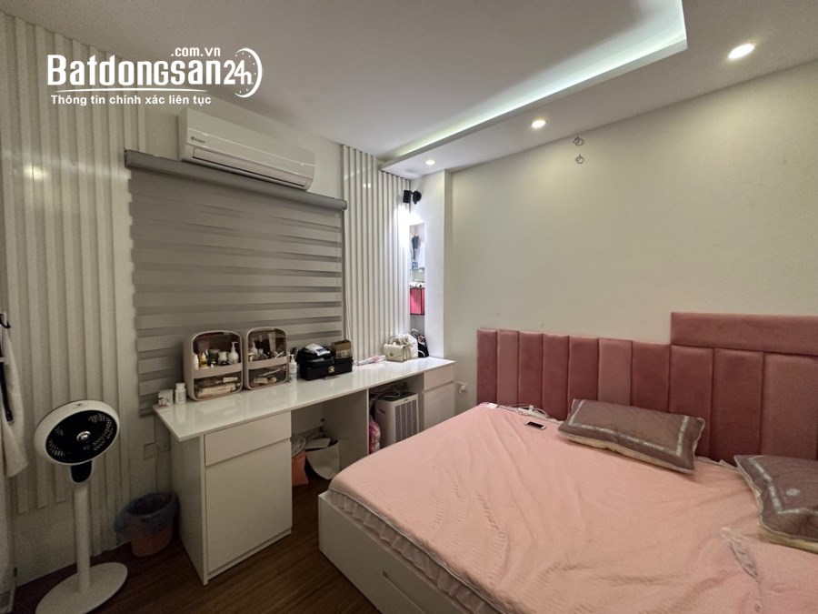 Bán nhà phố Hạ Yên-Trần Kim Xuyến, Cầu Giấy, Lô góc, 20m ra phố, Nội thất xịn, 50m2