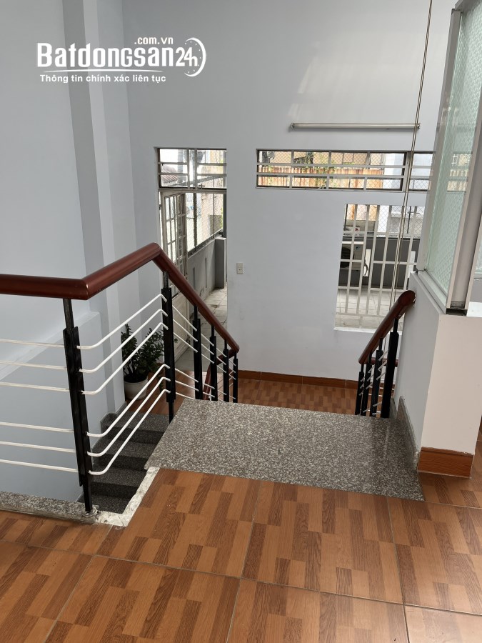 Cần Bán Nhà 3 Tầng Trước Tết Đối Lưng Nguyễn Hữu Thọ Gía Cực Rẻ