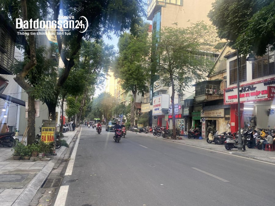 Siêu HOT - Bán Đất mặt phố Bà Triệu 220m2, MT 6.3m, tặng gpxd, giá chào 153 tỷ