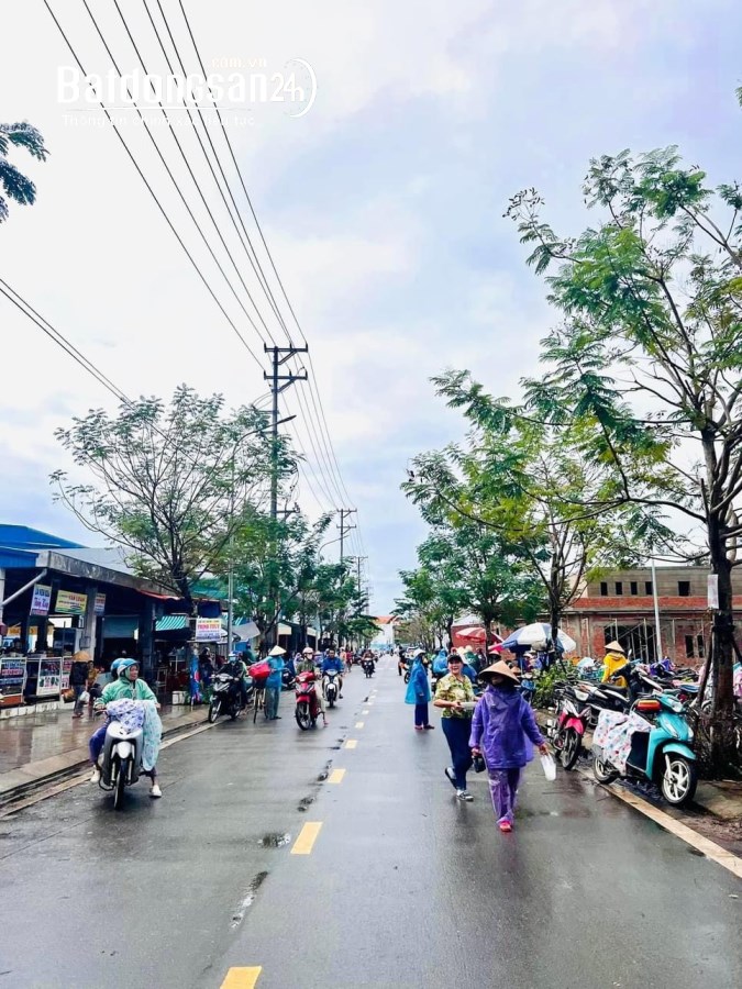 Bán 1 cặp duy nhất mặt tiền quảng trường tại Phố Chợ Hàng Rượu