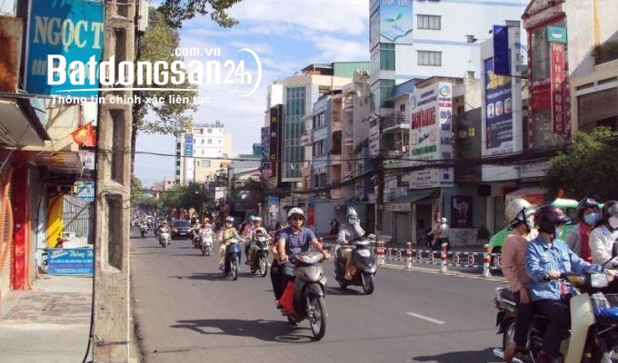 Bán nhà mặt tiền Nguyễn Xí ngay Vincom 4.2x32m HĐT30tr