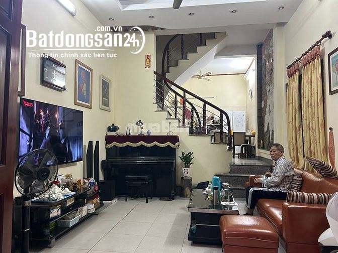 Hạ giá chào nhà Mặt phố Phan Phù Tiên giá 16.6 tỷ, 40mx6 tầng Hiện đại