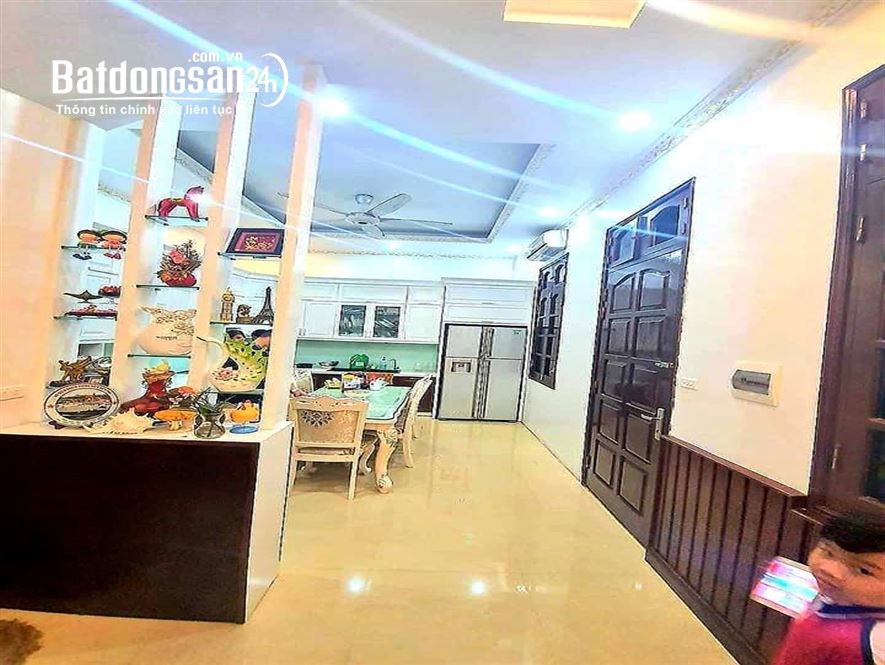 Nay gia đình cần bán gấp nhà Mặt phố Huế giá 12 tỷ, 32m2, MT 5m, Hè 6m