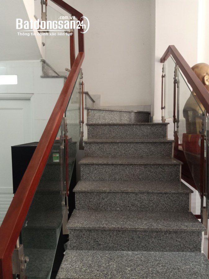 Bán nhà gần Hồng Bàng, Quận 11, 40m2, rất đẹp, sát MT, chỉ 4 tỷ nhí