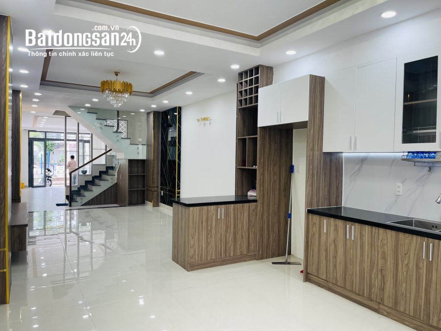 Bán nhà đường Cao Thị Chính 4x23m,3 tầng mới đẹp, giá 12,9 tỷ
