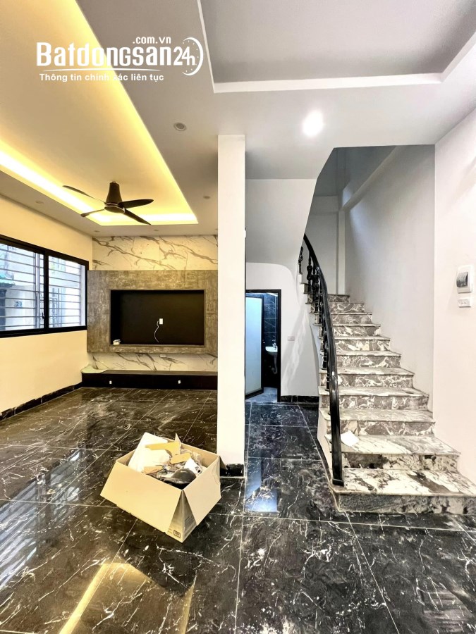 BÁN NHÀ LÔ GÓC NGÕ QUỲNH 56M 5T MT 5.5M GIÁ 8.55 TỶ, NGÕ SIÊU RỘNG, KINH DOANH.