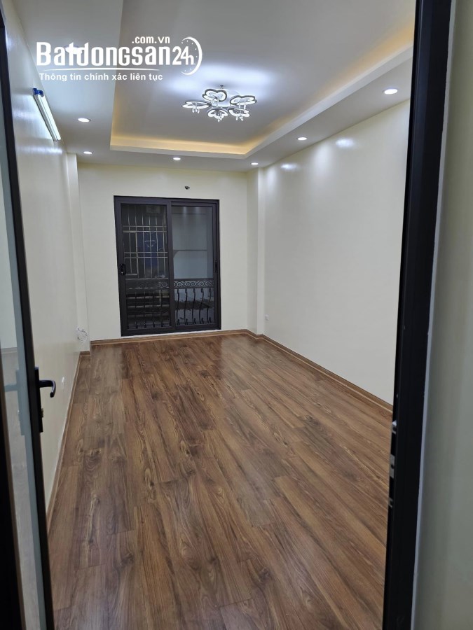 Bán nhà ngõ Mai Động, Hoàng Mai 32m2 giá 2.95 tỷ, 5 tầng, 4PN, MT 3.2m