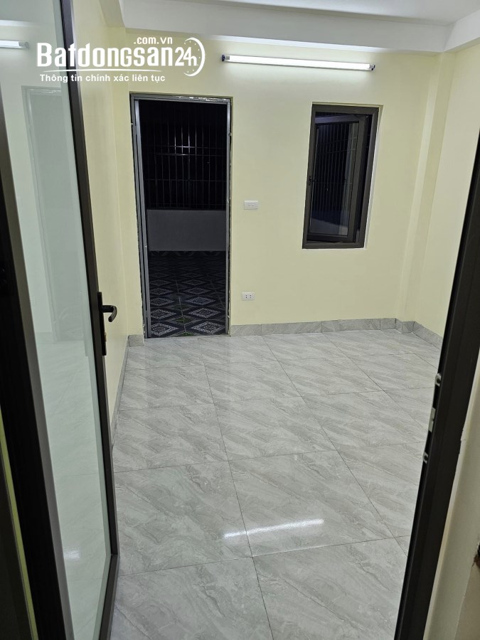Bán nhà ngõ Mai Động, Hoàng Mai 32m2 giá 2.95 tỷ, 5 tầng, 4PN, MT 3.2m
