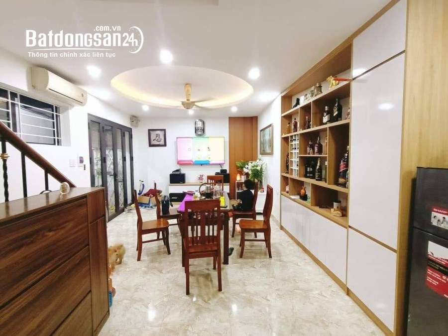 Bán nhà ngõ Yên Phụ, Tây Hồ 42m2 giá 3.9 tỷ, 5 tầng, 4PN, MT 3m