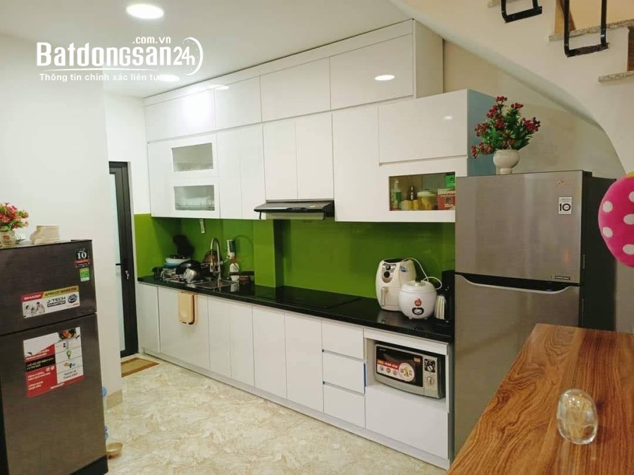 Bán nhà ngõ Yên Phụ, Tây Hồ 42m2 giá 3.9 tỷ, 5 tầng, 4PN, MT 3m