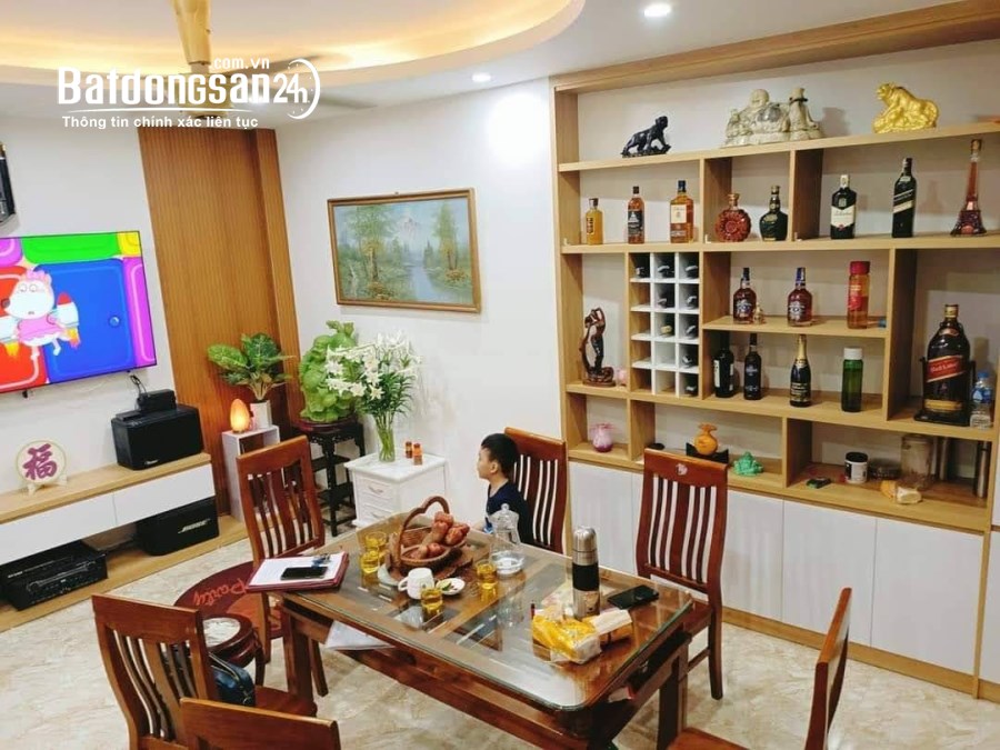 Bán nhà ngõ Yên Phụ, Tây Hồ 42m2 giá 3.9 tỷ, 5 tầng, 4PN, MT 3m