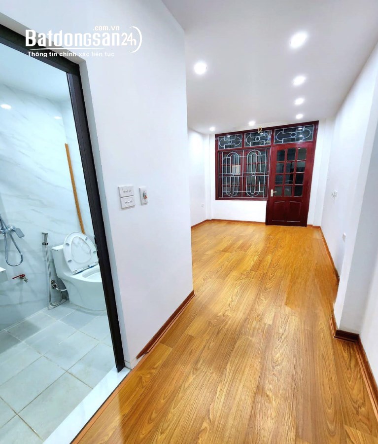 Bán nhà ngõ Cát Linh, Đống Đa 42m2 giá 4.45 tỷ, 5 tầng, 4PN, MT 3m