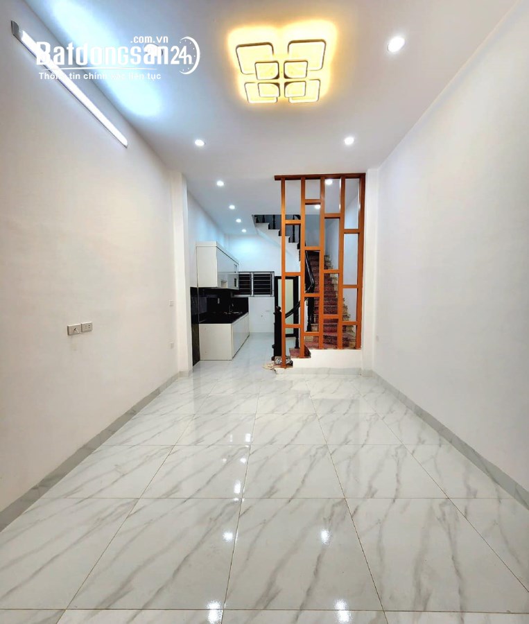 Bán nhà ngõ Cát Linh, Đống Đa 42m2 giá 4.45 tỷ, 5 tầng, 4PN, MT 3m