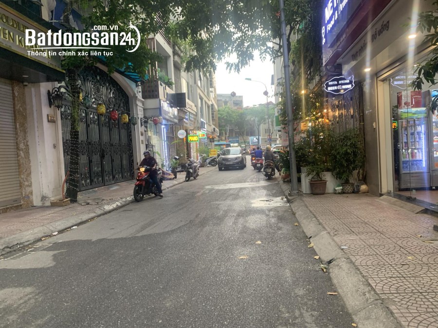 bán mảnh đất Ngọc Lâm, 241m, lô góc, vỉa hè, ôtô tránh, dừng đỗ ngày
