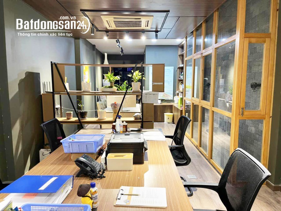 BÁN NHÀ QUẬN 1 ĐƯỜNG 8M VÕ THỊ SÁU, 5 TẦNG DT 4X14, CHO THUÊ 1 TỶ/ NĂM