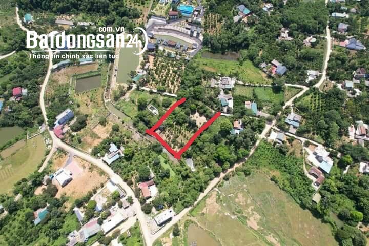 BÁN GẤP LÔ ĐẤT BÁM SUỐI SẴN KHUÔN VIÊN DT 2153m2 (400m2 ONT) NẰM TRONG QUẦN THỂ NGHỈ 