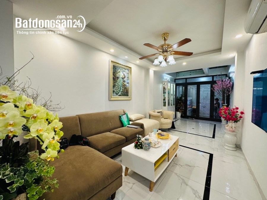 Siêu phẩm Phố Nguyễn Đình Thi hơn 11 tỷ 45m2, 6T thang máy tặng full đồ view Hồ Tây