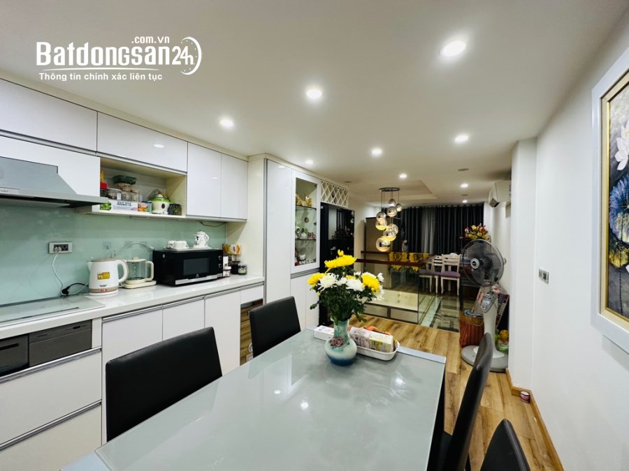 Siêu phẩm Phố Nguyễn Đình Thi hơn 11 tỷ 45m2, 6T thang máy tặng full đồ view Hồ Tây