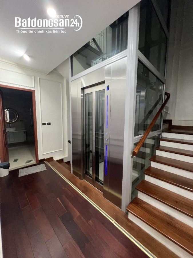 Bán biệt thự, villas Đường Lạc Long Quân, Phường Nhật Tân, Quận Tây Hồ