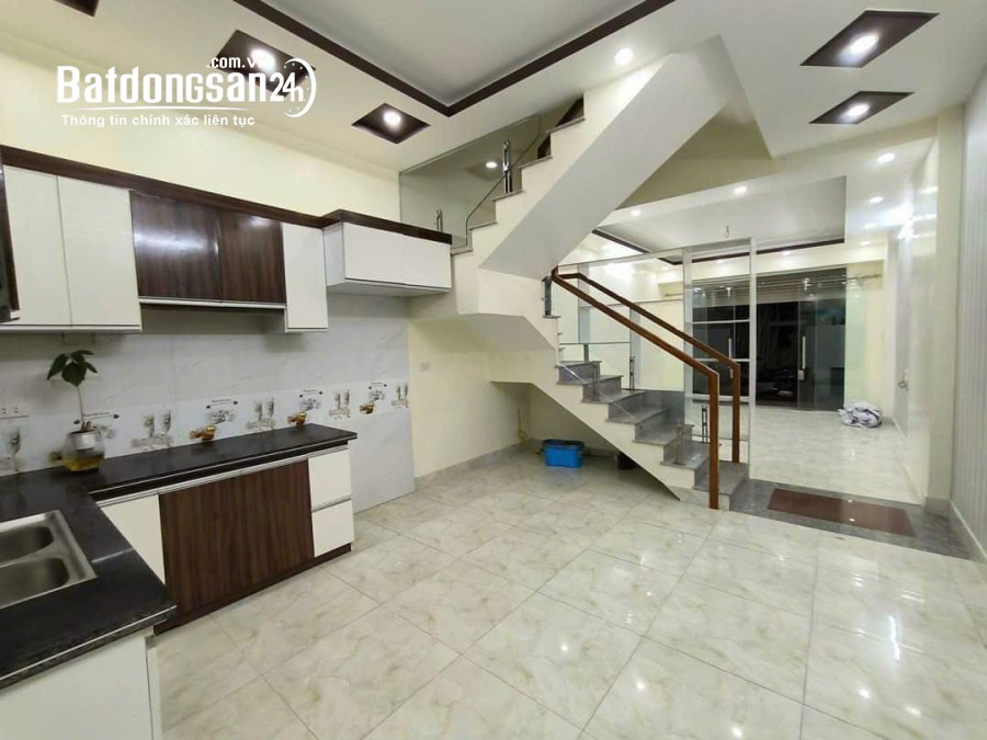Bán nhà trong ngõ Ngô Gia Tự, giá rẻ. LH: 0976.244.376
