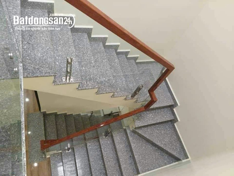 Bán nhà trong ngõ Ngô Gia Tự, giá rẻ. LH: 0976.244.376