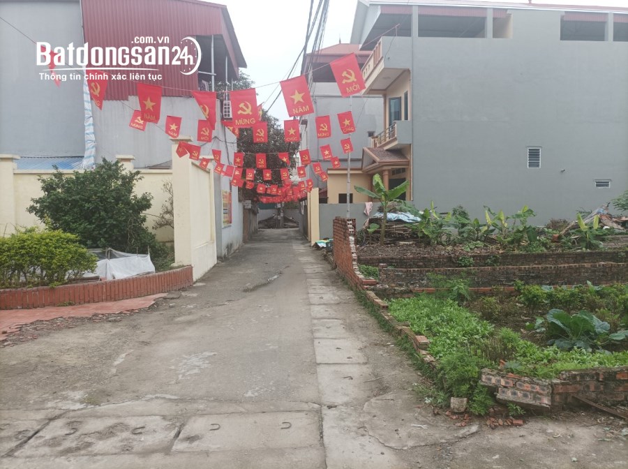 Bán đất xóm Ngõ, Khê Nữ, Nguyên Khê. Ô tô DT 70m², MT 4.5m. Giá 2.4 tỷ.
