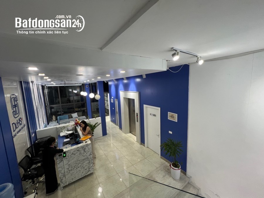 Bán Tòa nhà Văn phòng - Mặt phố Trương Công Giai - 270m2 x 7 Tầng - MT 8m - Vỉa hè 5m