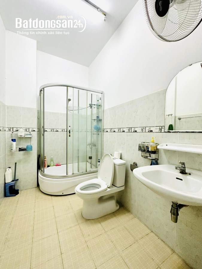 Nhà hẻm xe ô tô cách MT 70m, Nguyễn Văn Công, Phường 3, Gò Vấp