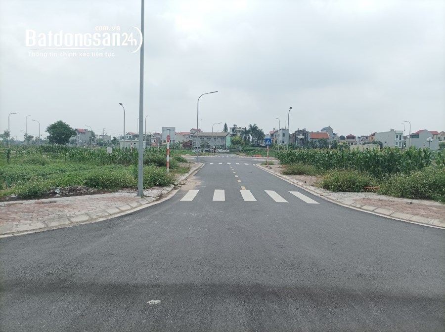Bán đất đấu giá Vân Hà, Đông Anh. DT 133m2, MT 6m. Vỉa hè, oto.  Giá: 7.7 tỷ