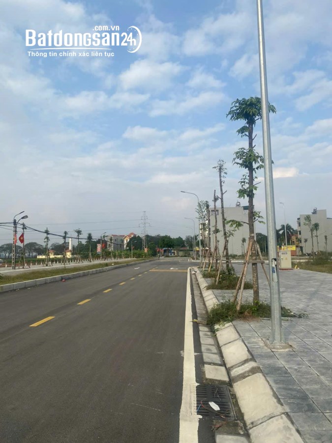 Bán đất đấu giá Vân Hà, Đông Anh. DT 133m2, MT 6m. Vỉa hè, oto.  Giá: 7.7 tỷ