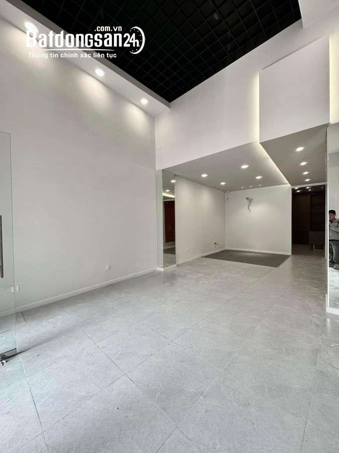 Bán nhà mặt phố KD đỉnh Đường Lê Văn Sỹ, Phường 14, Quận 3, 20.9 tỷ