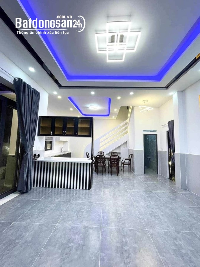 Chủ ngộp bank, bán biệt thự lô góc 2 mặt tiền, Huyện Hóc Môn