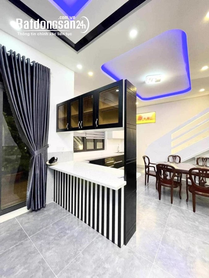 Chủ ngộp bank, bán biệt thự lô góc 2 mặt tiền, Huyện Hóc Môn