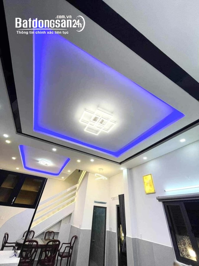 Chủ ngộp bank, bán biệt thự lô góc 2 mặt tiền, Huyện Hóc Môn